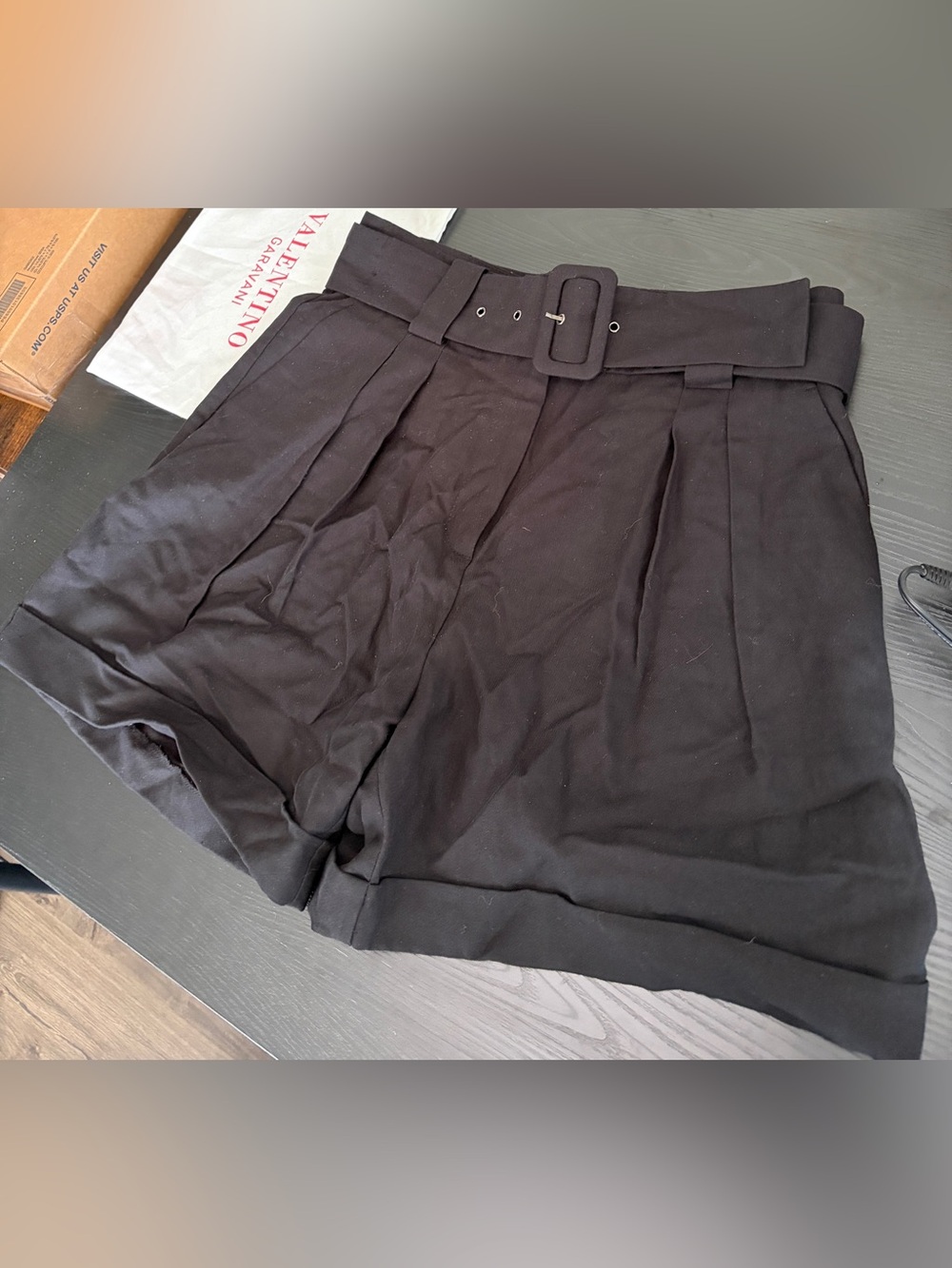 Reiss Women's Black Ottia Front Pleats High Waisted Belted Shorts
Size 10 - Picture 2 of 4